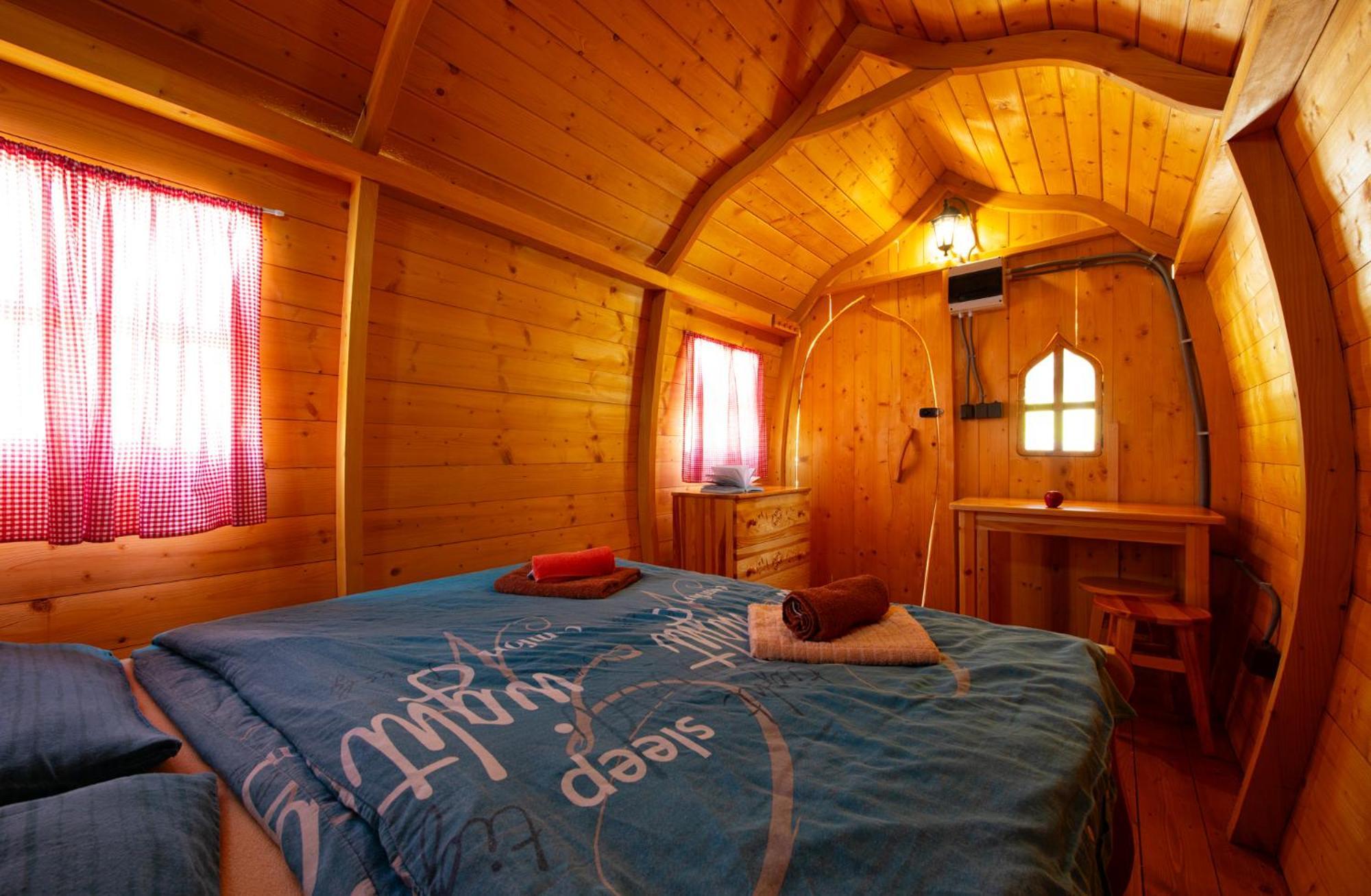 Гостевой дом Ranc Pod Ostrou Skalou Стратена Экстерьер фото