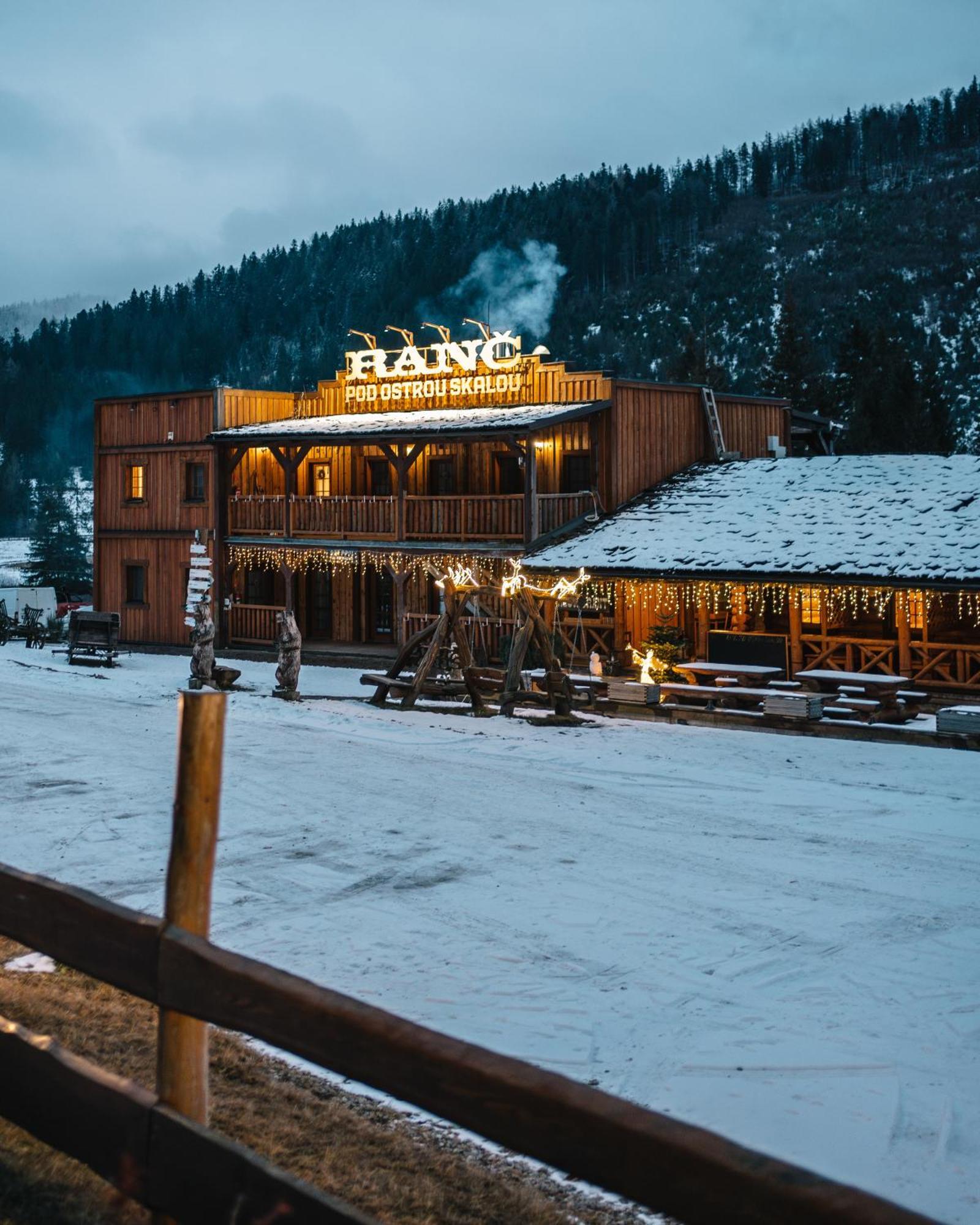 Гостевой дом Ranc Pod Ostrou Skalou Стратена Экстерьер фото